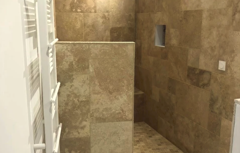 Carreleur professionnel : une entreprise certifiée pour vos travaux de carrelage aux normes